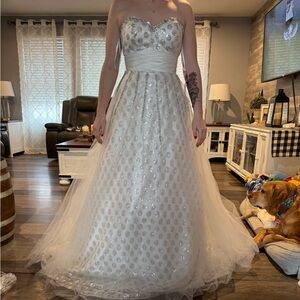 Tony Bowls white with circle sequins ball gown size 6.